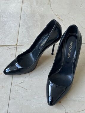 AUTHENTIC Sergio Rossi Black Patent Pointed-Toe Stiletto Pumps